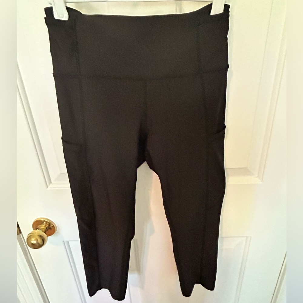 Tag, leggings 3/4, used but still in good condition, size Medium.